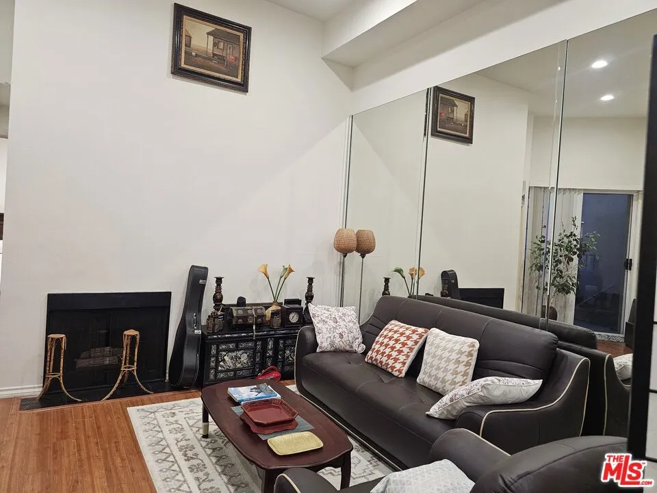 525 S Berendo Street 416, Los Angeles, California 90020 home-pic-14